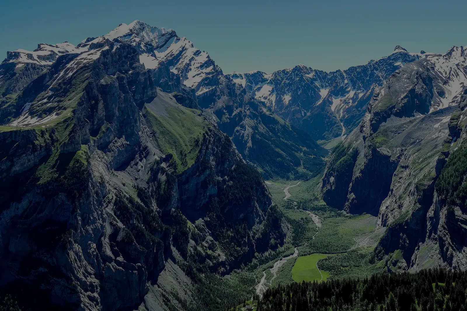 Das Gasterntal von oben, links das Doldenhorn