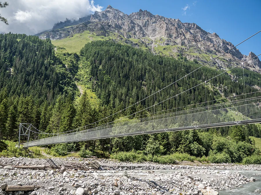 Hängebrücke über die Kander bei Selden