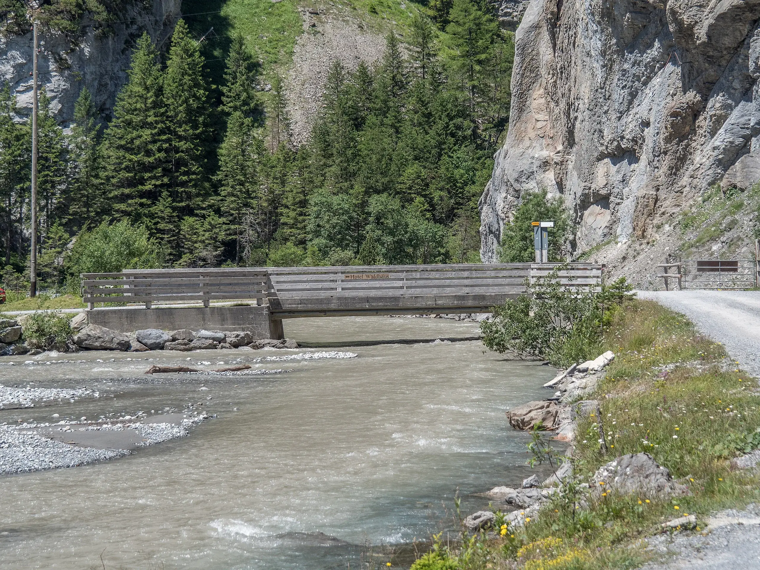 Die Strasse durch die Chluse ins Gasterntal
