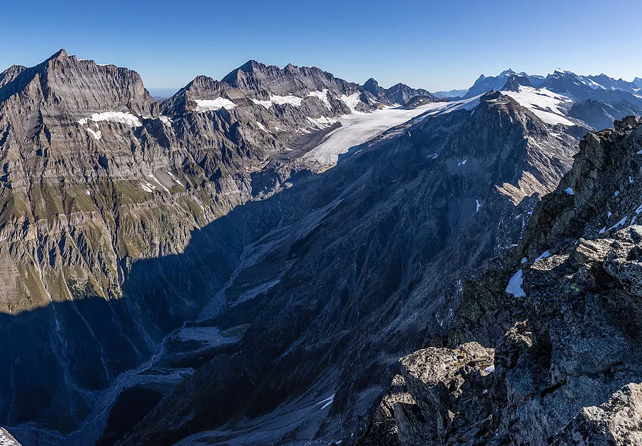 Vom Hockenhorn ins Gasterntal, rechts der Kanderfirn
