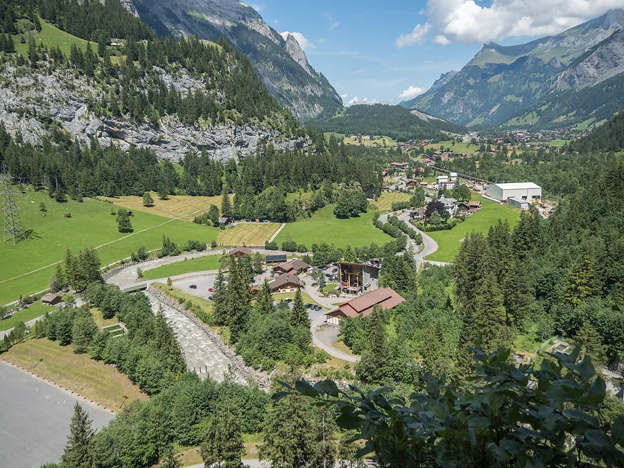 Eggeschwand am Taleingang, dahinter Kandersteg