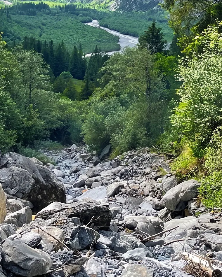 Geröll und Wasser